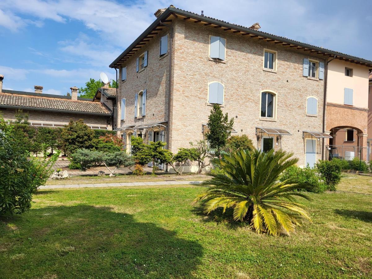 Residence Antico Borgo Módena Exterior foto