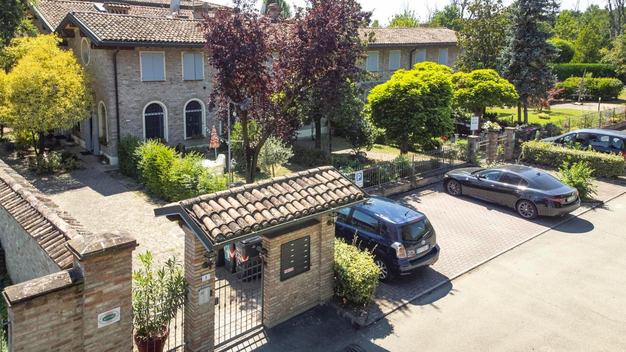 Residence Antico Borgo Módena Exterior foto