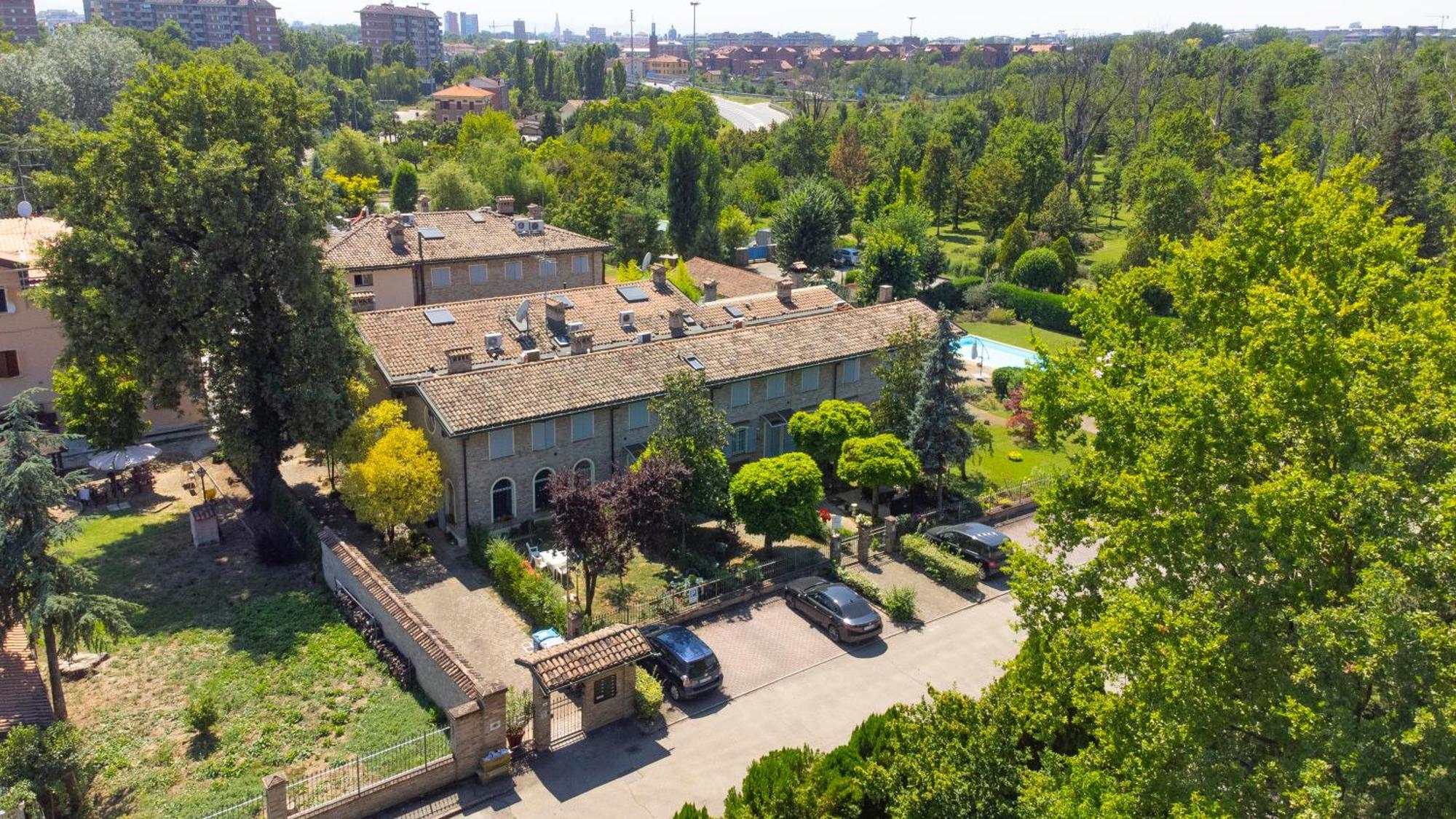 Residence Antico Borgo Módena Exterior foto